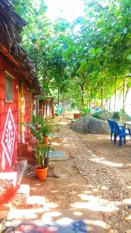 Om Shanti Om Homestay ハンピ エクステリア 写真