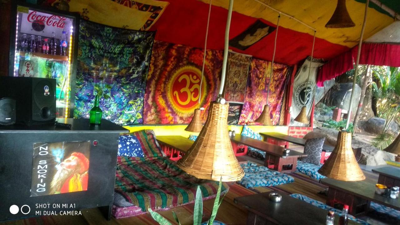 Om Shanti Om Homestay ハンピ エクステリア 写真
